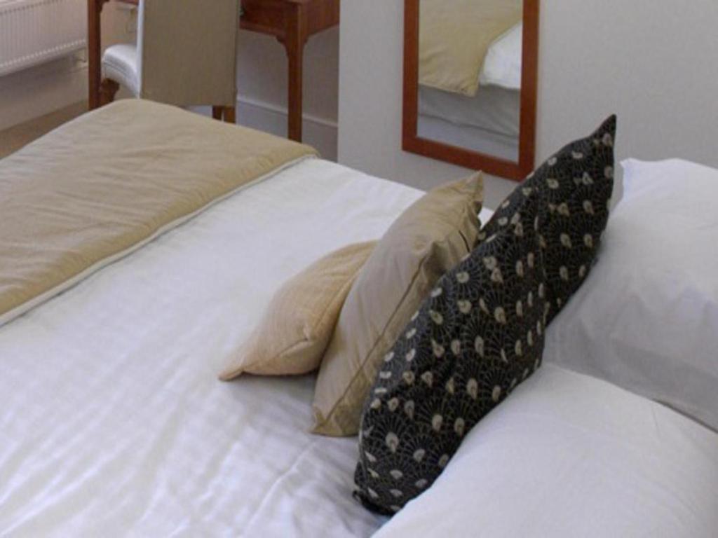 The Barns Hotel Cannock Kamer foto